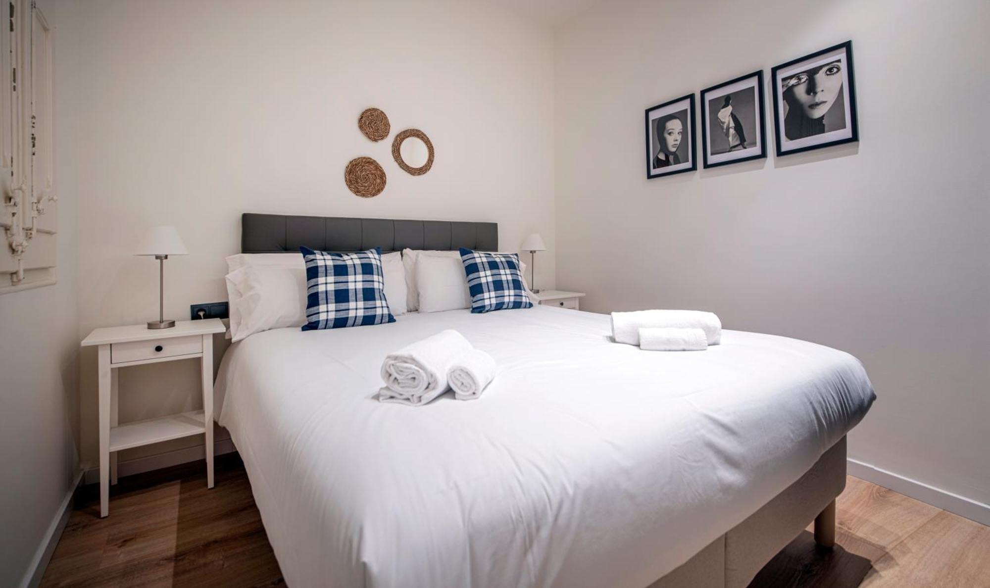 De Cuatro En Carrer Diputacio Apartment