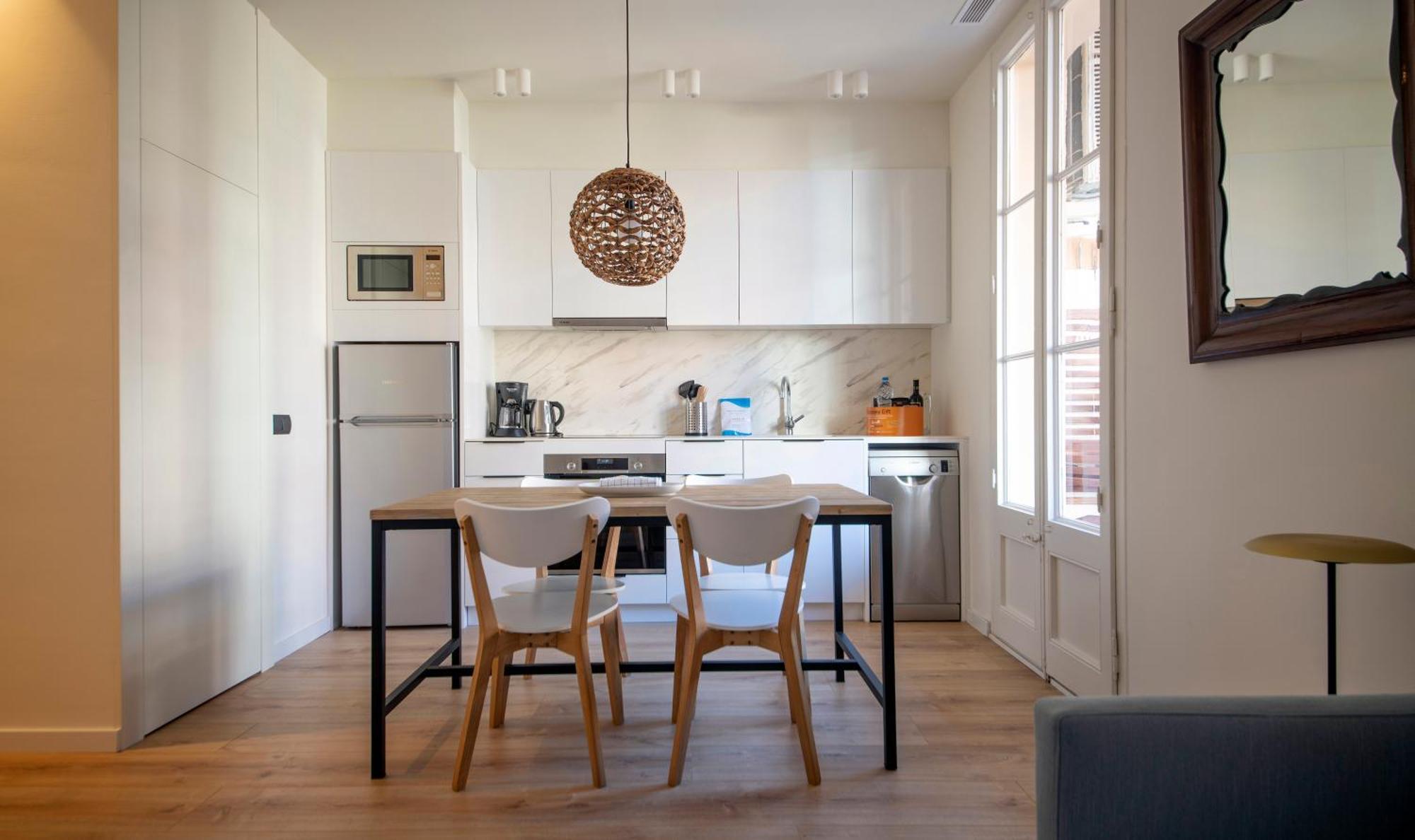 Apartment De Cuatro En Carrer Diputacio