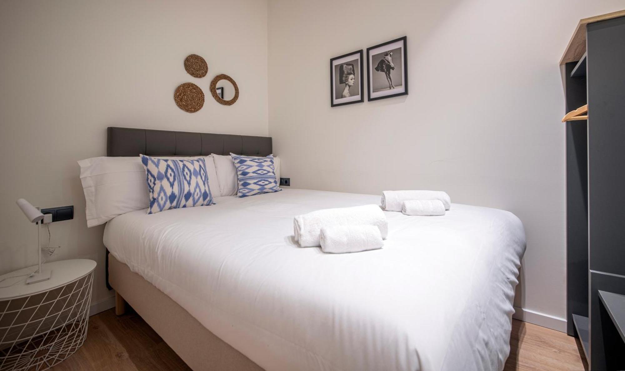 De Cuatro En Carrer Diputacio Apartment